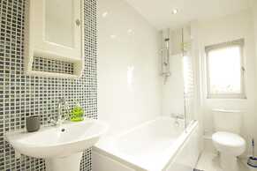 Fantastic 2-bed House in Hull. Garden, Sky tv