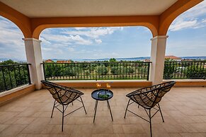 Luxury Secluded Villa w. Pool, Jacuzzi and Garden