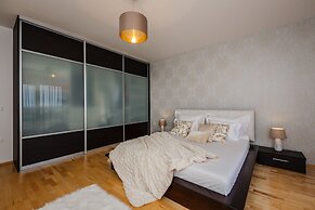 Luxury Secluded Villa w. Pool, Jacuzzi and Garden