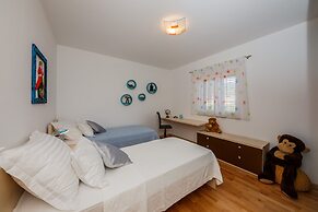 Luxury Secluded Villa w. Pool, Jacuzzi and Garden