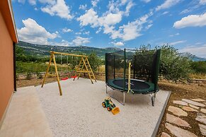 Luxury Secluded Villa w. Pool, Jacuzzi and Garden