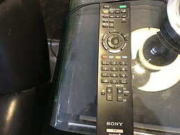 Sleek Stylish Modern Close to Airport