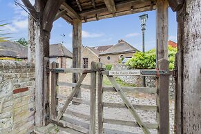 Dyke Farm Barn | By Huluki Sussex Stays