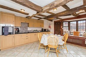 Dyke Farm Barn | By Huluki Sussex Stays