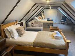 Dyke Farm Barn | By Huluki Sussex Stays