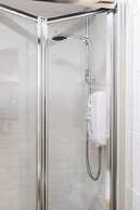 Cosy 2BR Maisonette Near Hospital & Stations