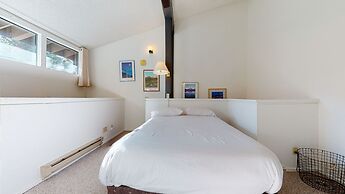 Summit 293 Bright, Spacious with Under Ground Parking, Walk to Eagle L