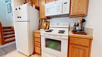 Summit 293 Bright, Spacious with Under Ground Parking, Walk to Eagle L