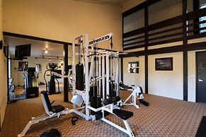 Summit 293 Bright, Spacious with Under Ground Parking, Walk to Eagle L