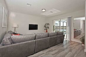 Storey Lake Dream Home With Gorgeous Lake View! 6 Bedroom Home by RedA