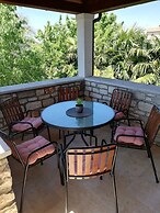 Villa Valeta 500 Meters From the Beach
