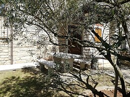 Villa Valeta 500 Meters From the Beach