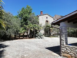 Villa Valeta 500 Meters From the Beach