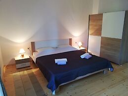 Villa Valeta 500 Meters From the Beach