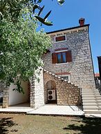 Villa Valeta 500 Meters From the Beach