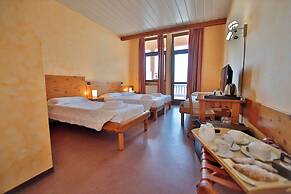 Pràcatinat Hotel & Restaurant