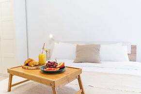 Sunlit Urban Escape with Balcony by Sea N Rent