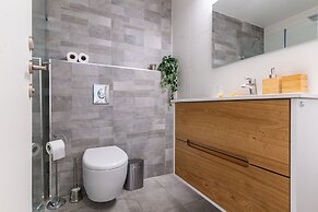 Sunlit Urban Escape with Balcony by Sea N Rent