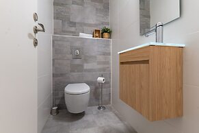 Sunlit Urban Escape with Balcony by Sea N Rent