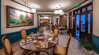 Cat Cat Galerie d'Art