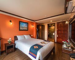 Cat Cat Galerie d'Art