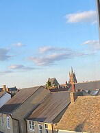 Penthouse Waterfront Apartment - St Neots