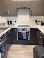 Penthouse Waterfront Apartment - St Neots