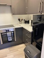 Penthouse Waterfront Apartment - St Neots