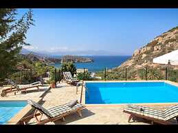 Villa Ares With Private Pool and a Spectacular Seaview 150m From the B