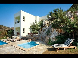 Villa Ares With Private Pool and a Spectacular Seaview 150m From the B