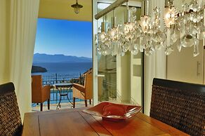 Villa Ares With Private Pool and a Spectacular Seaview 150m From the B