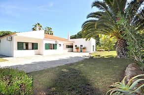 Close to Amenities, Free air Conditioning and Wi-fi