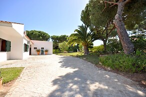 Close to Amenities, Free air Conditioning and Wi-fi