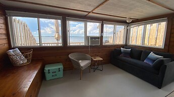 Bungalow 8 - 1br, Waterfront