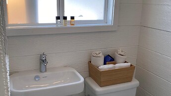 Bungalow 8 - 1br, Waterfront