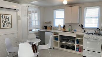 Bungalow 8 - 1br, Waterfront