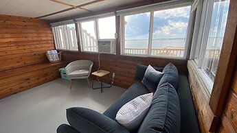 Bungalow 8 - 1br, Waterfront