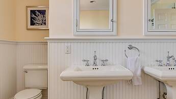 Traditional East Hampton Estate