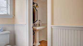 Traditional East Hampton Estate