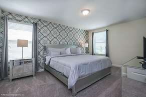 5 Bed Pool With Overflowing Spa In Champions Gate! 5 Bedroom Villa by 