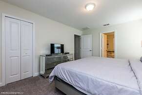 5 Bed Pool With Overflowing Spa In Champions Gate! 5 Bedroom Villa by 