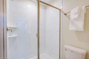 5 Bed Pool With Overflowing Spa In Champions Gate! 5 Bedroom Villa by 