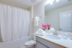 5 Bed Pool With Overflowing Spa In Champions Gate! 5 Bedroom Villa by 