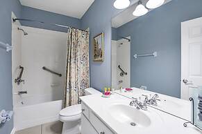 Pleasant and Spacious Town Home Near the Convention Center #3vc107