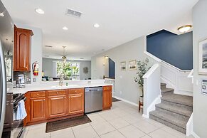 Pleasant and Spacious Town Home Near the Convention Center #3vc107