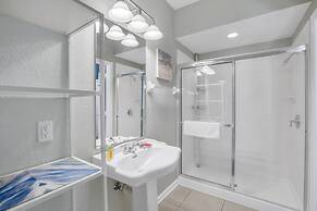 Pleasant and Spacious Town Home Near the Convention Center #3vc107