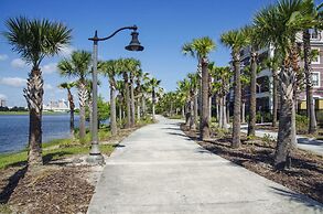 Pleasant and Spacious Town Home Near the Convention Center #3vc107