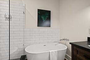 The Blowing Rock Manor