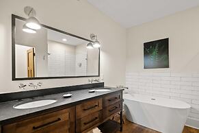 The Blowing Rock Manor