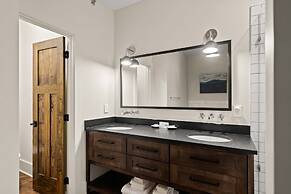 The Blowing Rock Manor